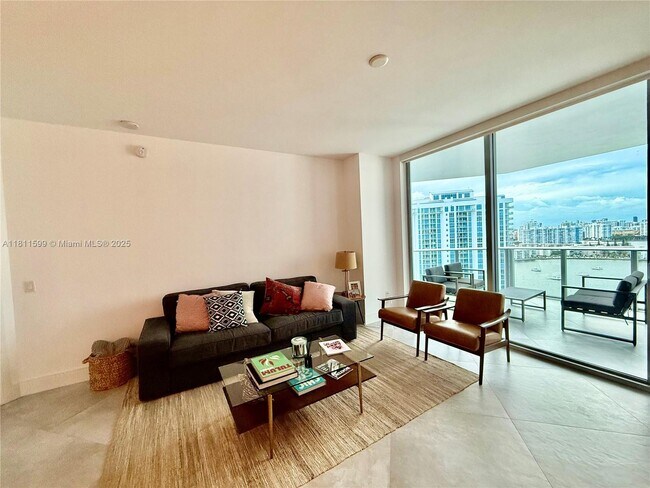Building Photo - 17111 Biscayne Blvd