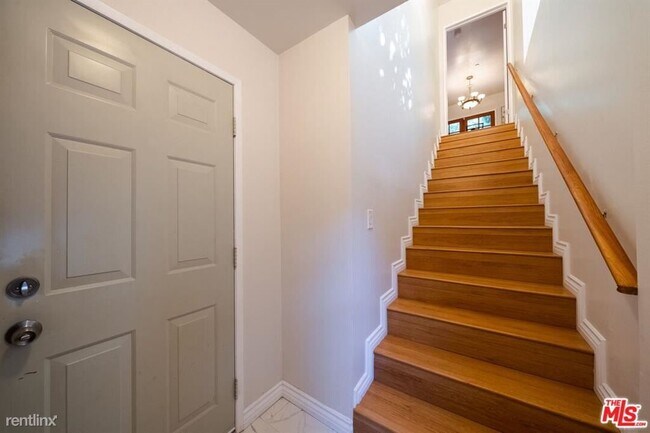 Building Photo - 2 br, 2 bath House - 8968 Wonderland Ave # 1