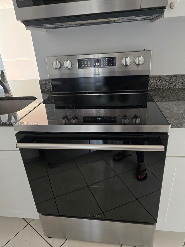 Building Photo - 6921 Environ Blvd