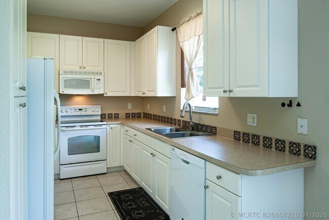 Building Photo - 9851 E Verona Cir