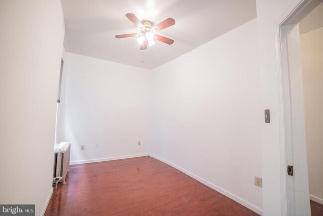 Building Photo - 2422 Poplar St