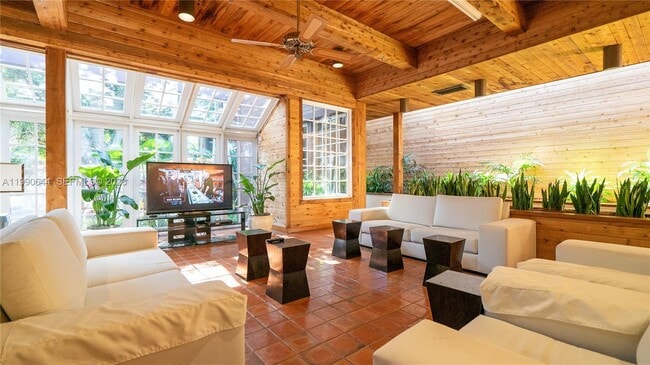 Building Photo - 2000 Towerside Terrace