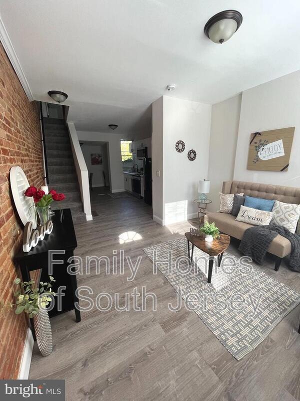 Building Photo - 3205 Latona St