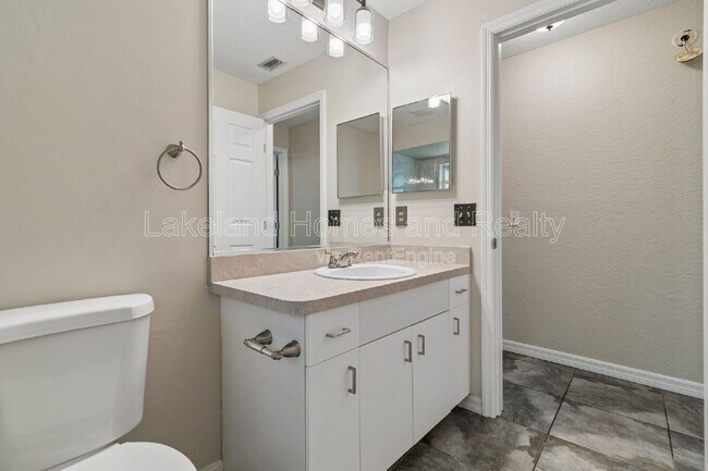 Building Photo - 95 Woodside Dr