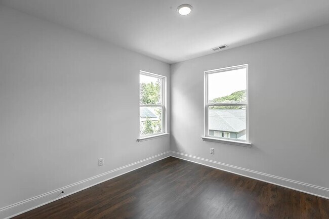 Building Photo - 5562 Stream Ln