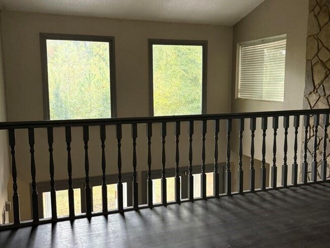 Building Photo - 1562 Linksview Close