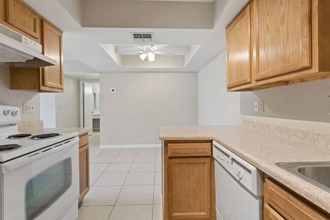 Building Photo - 4444 E Paradise Ln