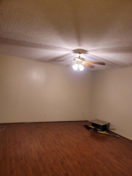 Building Photo - 751 Higgins Rd