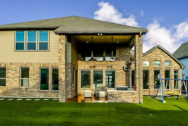 Building Photo - 10719 Klaria Cres Ct