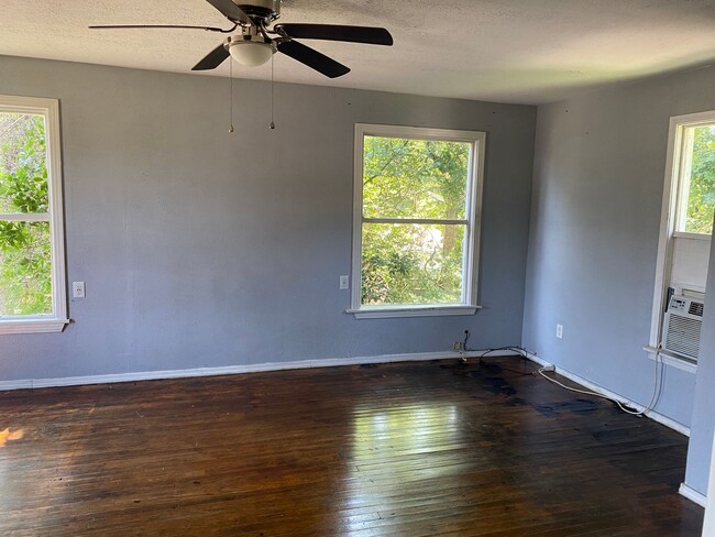 Building Photo - 2501 Malcolm St