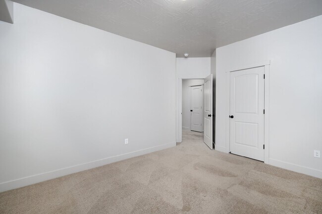 Building Photo - Comfort & Style: Spacious 3-Bed, PLUS LARGE OFFICE, 2-Bath Retreat in DESERT CANYON"