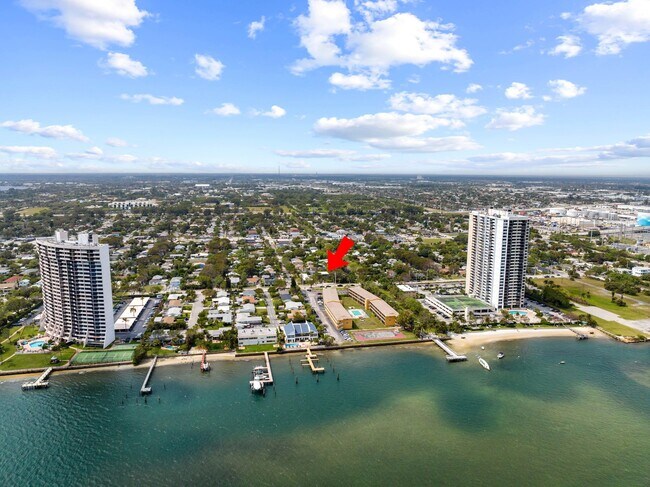 Building Photo - 5411 N Flagler Dr