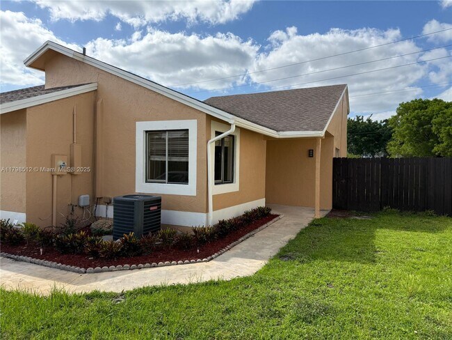 Building Photo - 920 SW 111th Ave