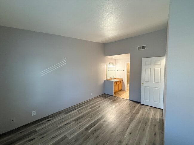 Building Photo - 14203 N 19th Ave