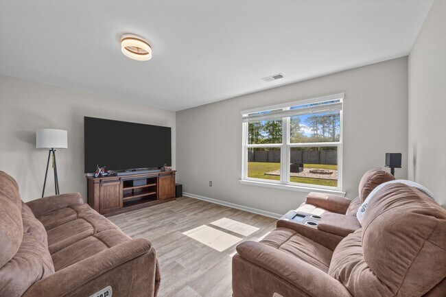 Building Photo - 186 Everett Yopp Dr