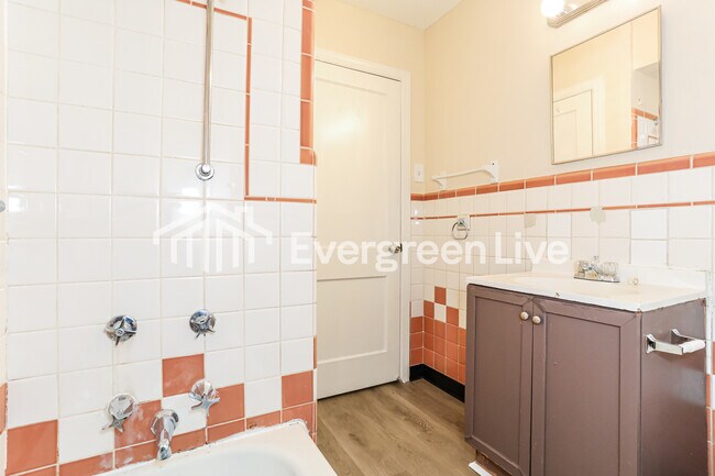 Building Photo - 3316 Robinet Dr