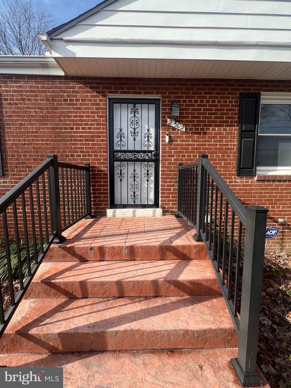 Building Photo - 2509 Lewis Ave
