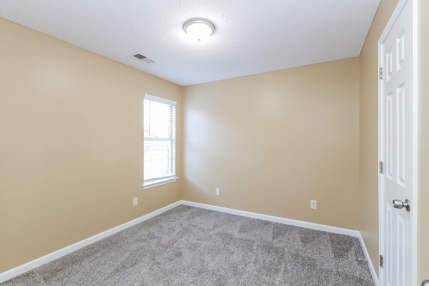 Building Photo - 1144 Breezy Valley Dr