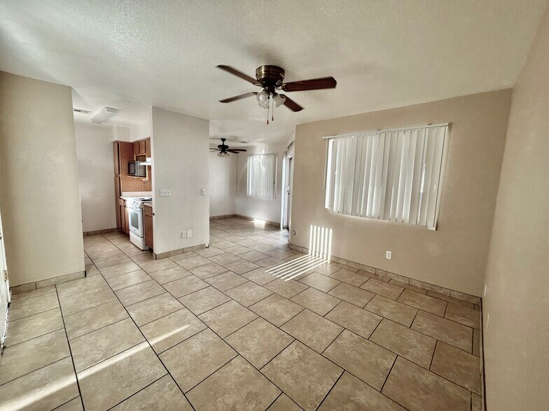 Building Photo - 444 W Ivyglen St
