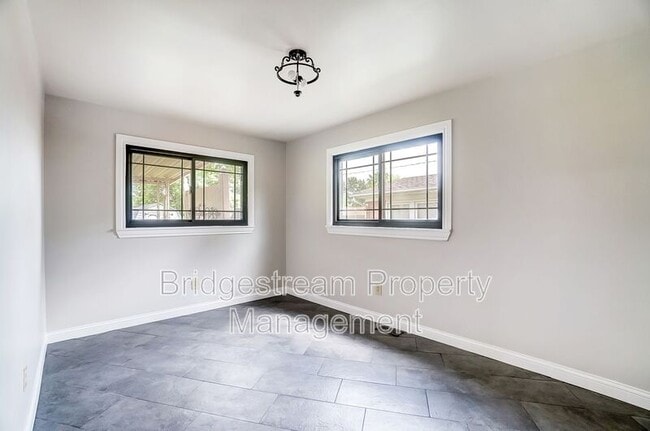 Building Photo - 4354 Meadowcroft Rd