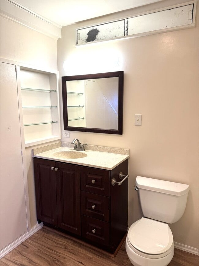 Building Photo - Highly Desirable Dowsett - Move-in Ready One Bedroom - Internet Included!