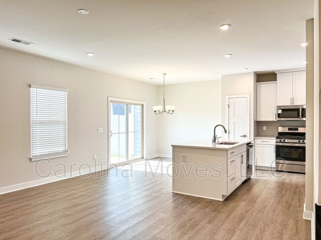 Building Photo - 535 Martin Crk Dr