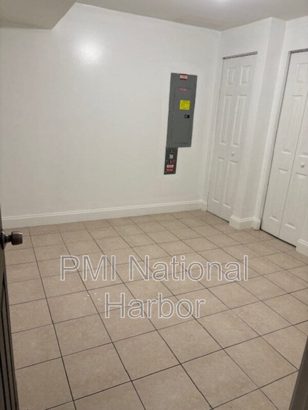Building Photo - 702 Leeward Ct