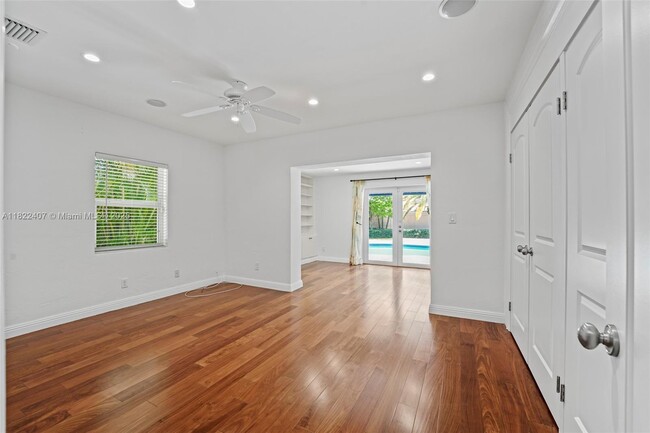 Building Photo - 12730 Ixora Rd