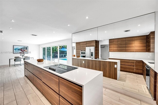 Building Photo - 1080 NE 104th St