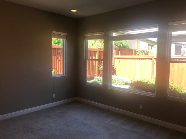 Building Photo - Charming 2 Bed 2 Bath - Trilogy at The Vineyards