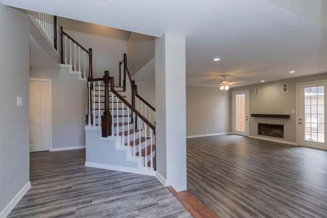 Building Photo - Huge breathtaking home!! Gated comunity wi...