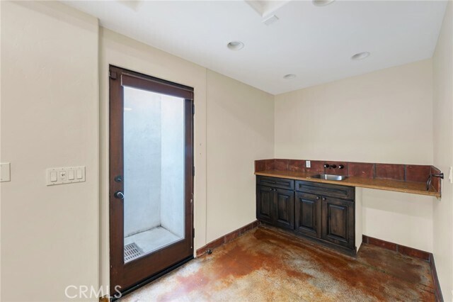 Building Photo - 221 Vía Alameda