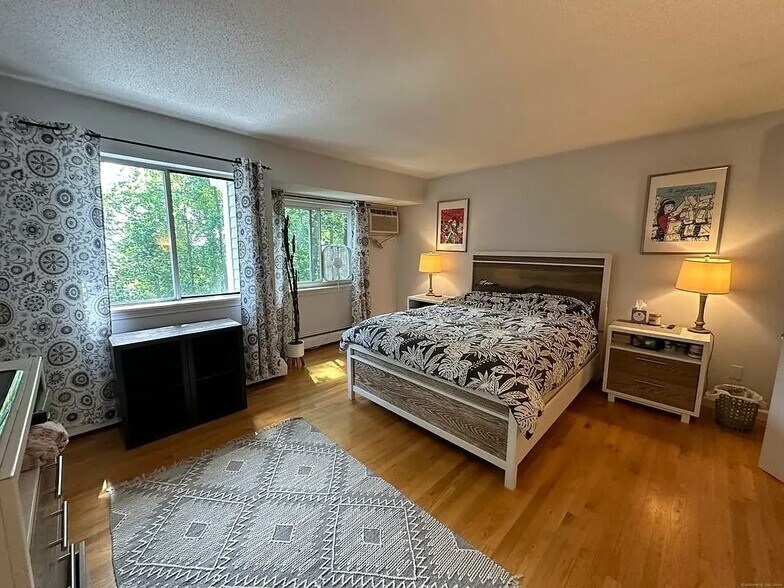 Building Photo - 675 Townsend Ave