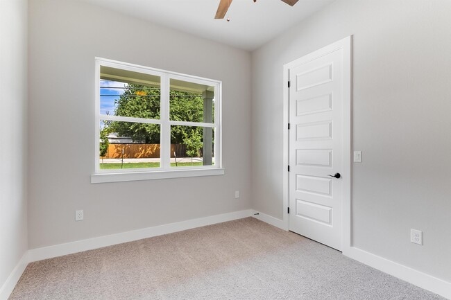 Building Photo - 1255 Pecan Valley Dr