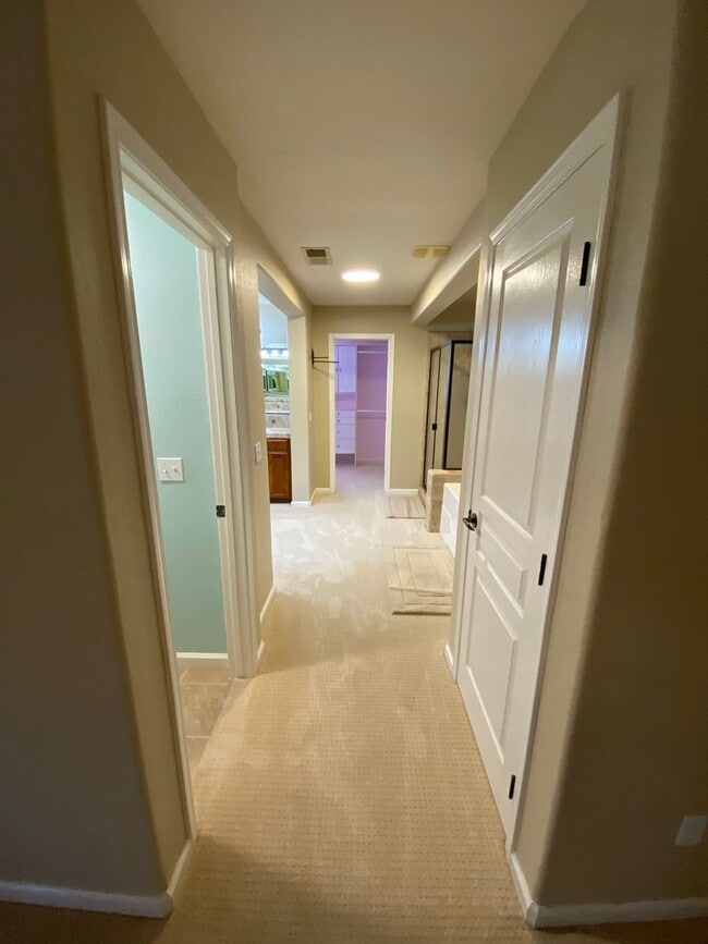 Building Photo - Big beautiful Home for rent in Visalia, Ca