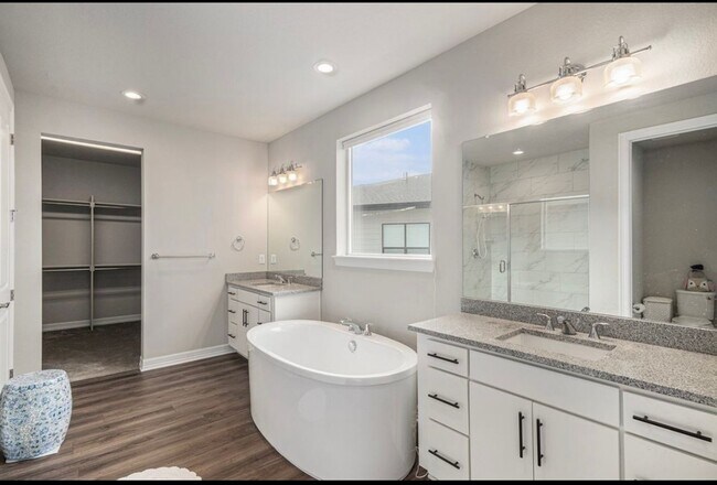 Building Photo - Castle rock 4 Bed 4 Bath luxury Home!!