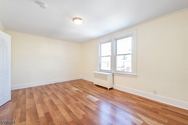 Building Photo - 11 Lewis St