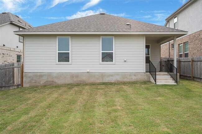 Building Photo - 912 Leaning Oak Ln
