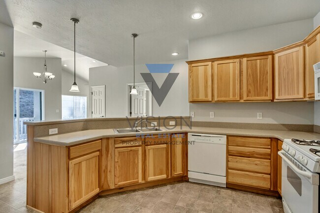 Building Photo - 1077 Canyon Meadow Dr