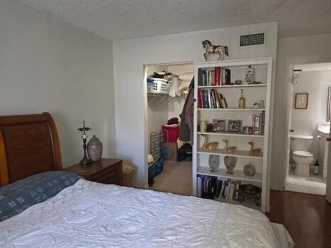 Building Photo - 1281 Pine Ridge Cir E