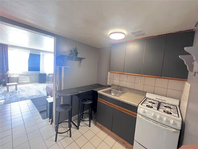 Building Photo - 6484 Indian Creek Dr