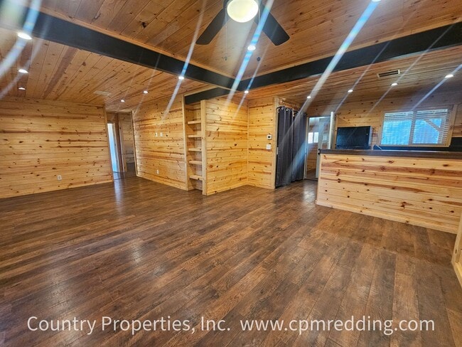 Building Photo - Country Living with 4 Bedrooms plus an Office!