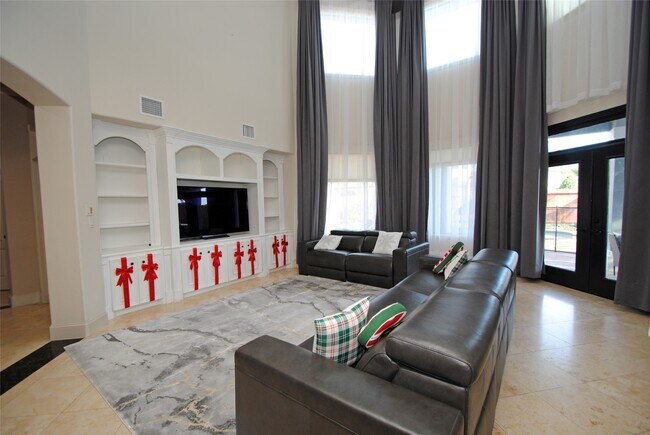 Building Photo - 15823 Medina Lake Ln