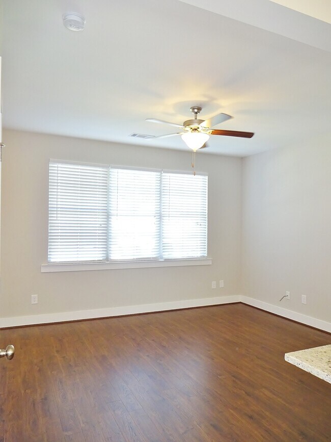 Building Photo - 555 Polo Way