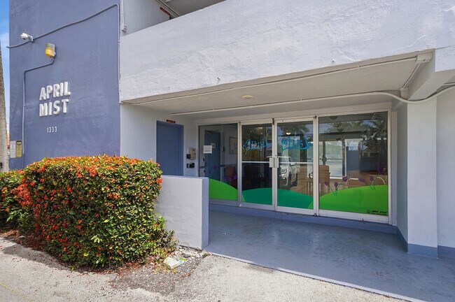 Building Photo - 1333 E Hallandale Beach Blvd