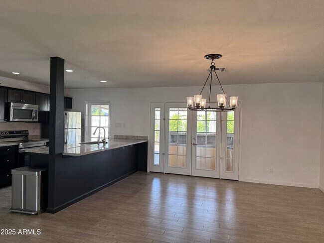 Building Photo - 4613 S Rita Ln
