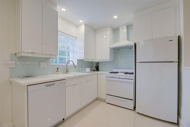 Building Photo - 1125 99th St