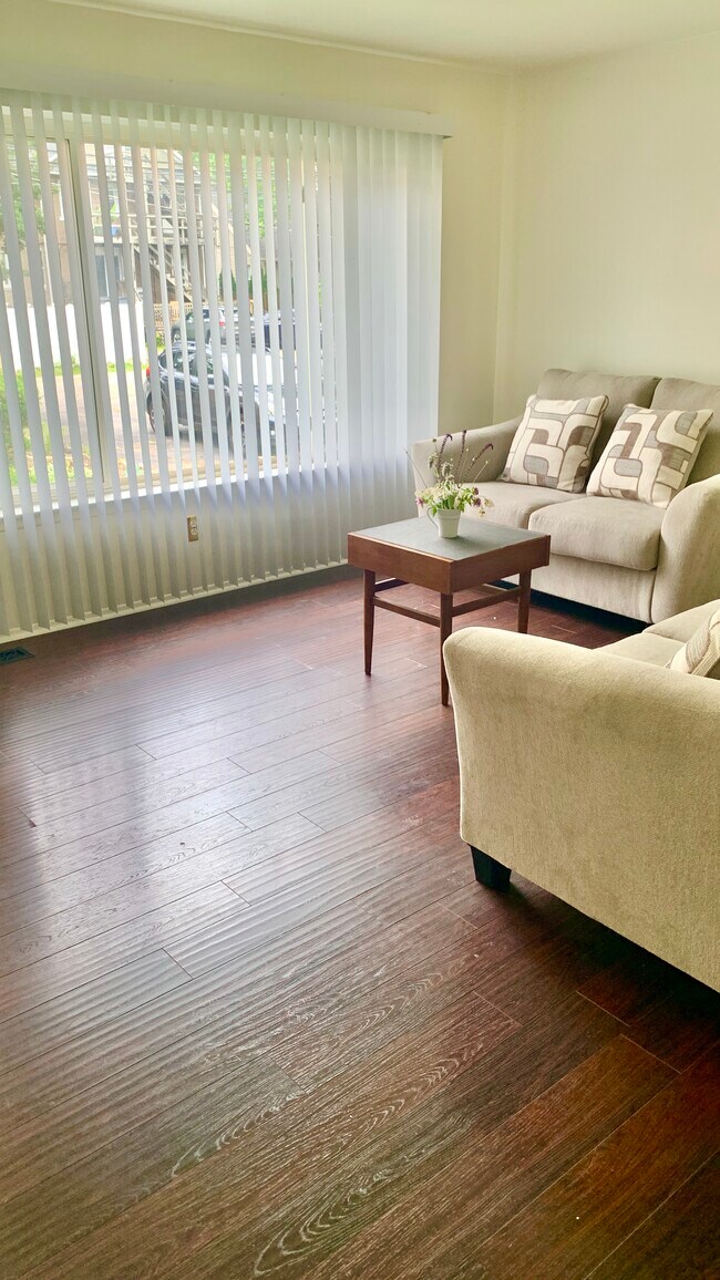 Building Photo - 263 West Spring Street