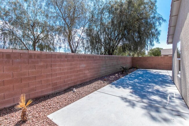 Building Photo - BEAUTIFUL SINGLE-STORY HOME LOCATED IN LAS...