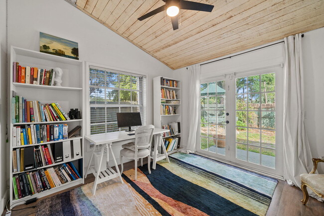 Building Photo - 465 Goldenwood Way